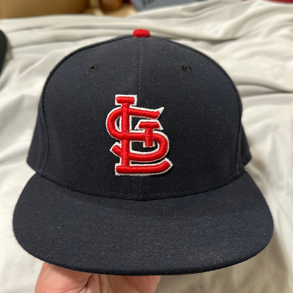 7 5/8 New Era St. Louis Cardinals navy blue alt/away cap. Made in the USA!